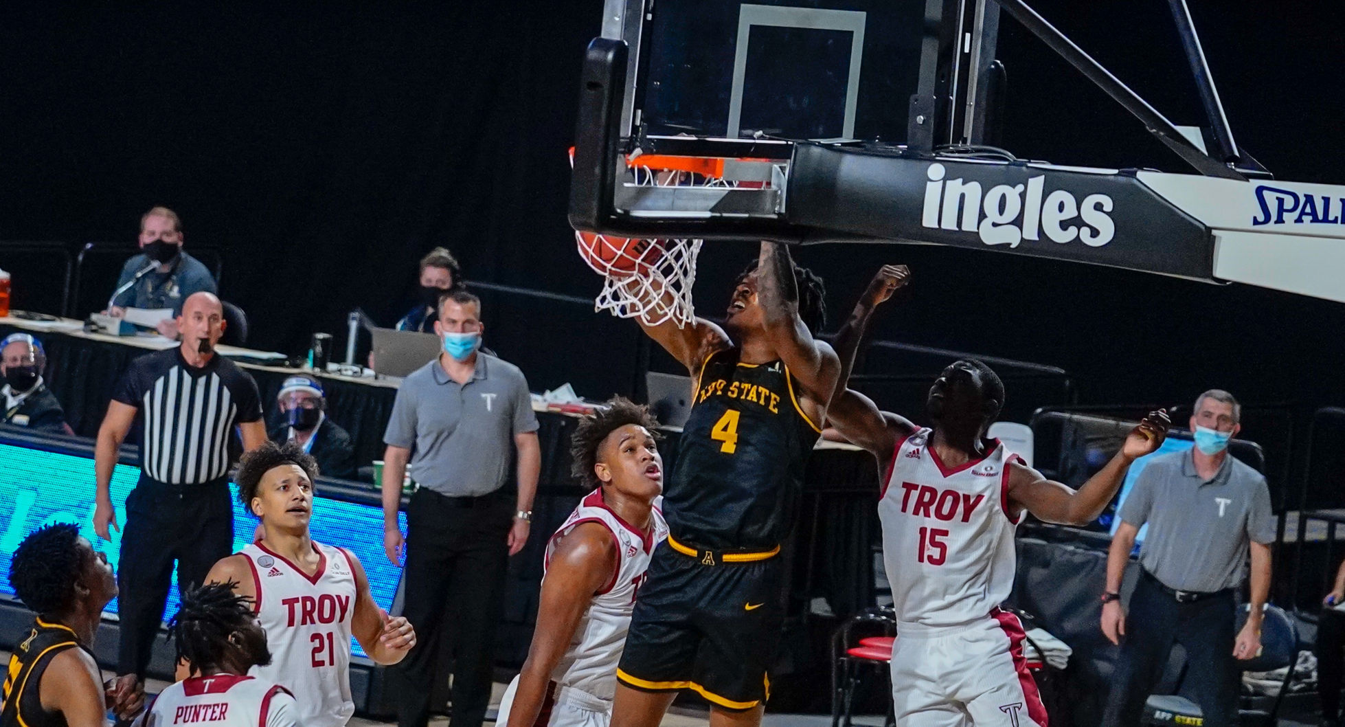 R J Duhart dunking